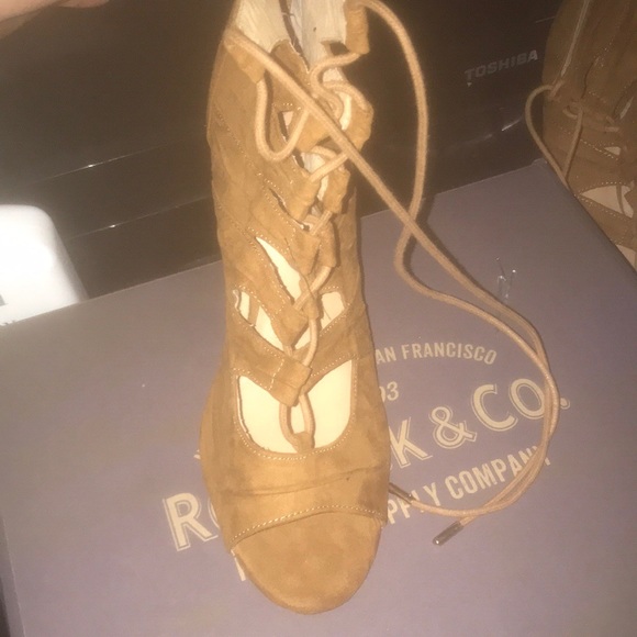 BRAND NEW Suede Tan Heels - Picture 3 of 4